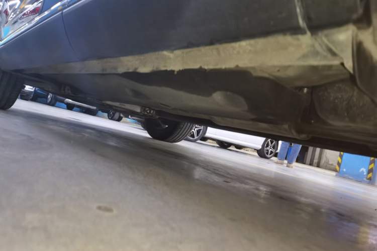 Used Hongqi HS5 2022 Revised Version 2.0T Smart Connect Flagship Edition Left Side Sill