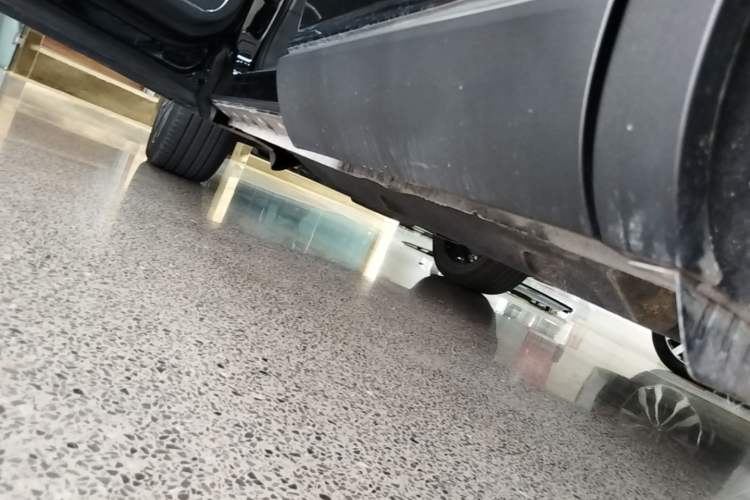 Used Hongqi HS5 2022 Facelifted Version 2.0T Smart Connect Flagship All-Wheel-Drive Edition Left Side Sill