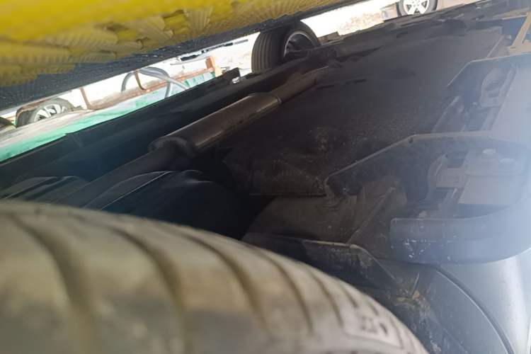 Used Hongqi HS5 2022 2.0T Smart Connect Flagship All-Wheel-Drive Version Left Side Sill
