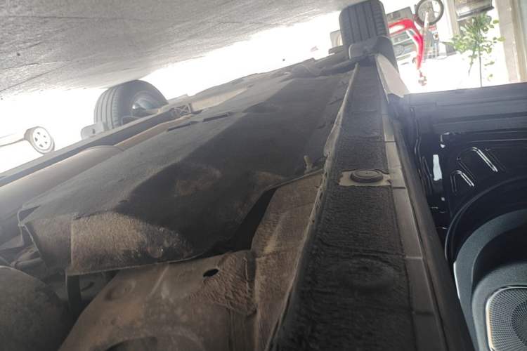 Used Hongqi HS5 2022 Revised Version 2.0T Smart Connect Flagship Edition Left Side Sill