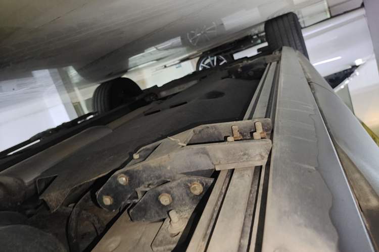 Used Hongqi HS5 2022 Revised Version 2.0T Smart Connect Flagship Edition Left Side Sill