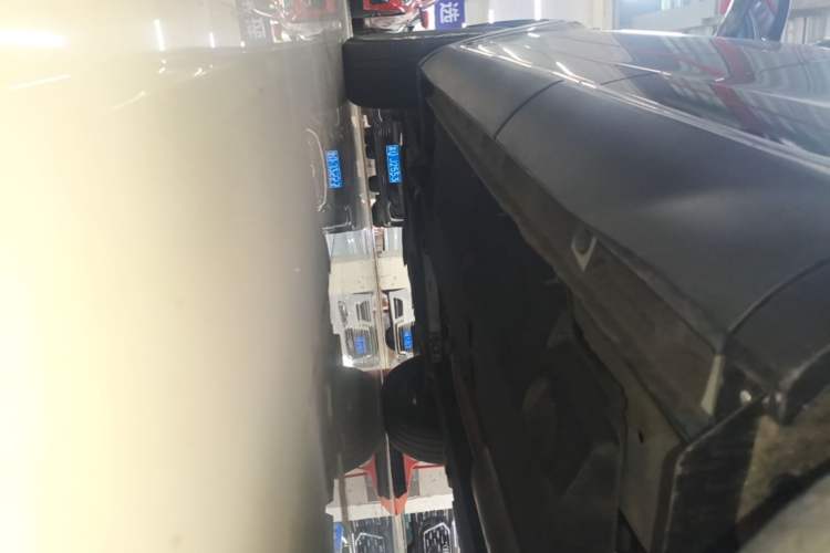 Used Hongqi HS5 2022 Revised Version 2.0T Smart Connect Flagship Edition Left Side Sill