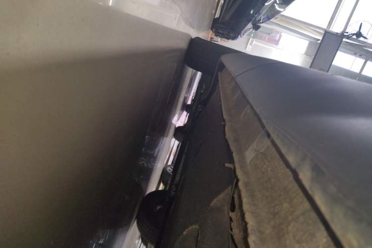 Used Hongqi HS5 2022 Revised Version 2.0T Smart Connect Flagship Edition Left Side Sill