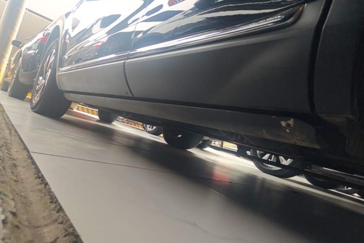 Used Hongqi HS5 2022 Revised Version 2.0T Smart Connect Flagship Edition Left Side Sill