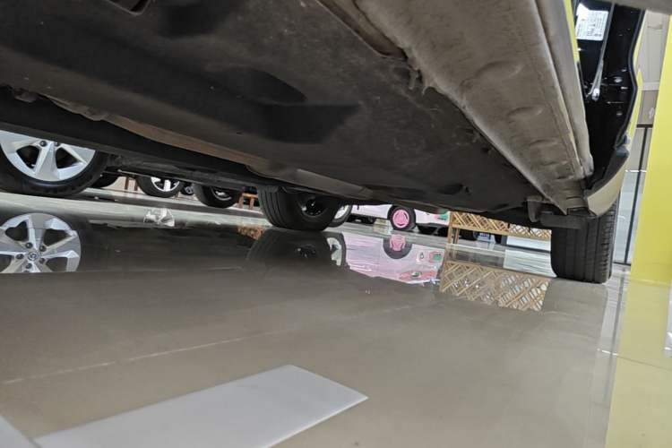 Used Hongqi HS5 2022 Revised Version 2.0T Smart Connect Flagship Edition Left Side Sill