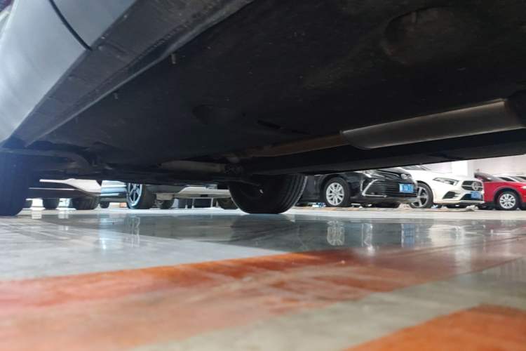 Used Hongqi HS5 2022 Revised Version 2.0T Smart Connect Flagship Edition Left Side Sill