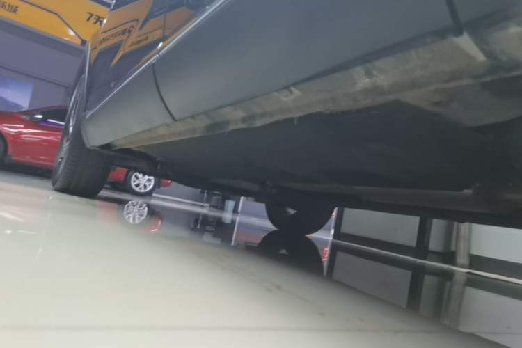 Used Hongqi HS5 2022 Revised Version 2.0T Smart Connect Flagship Edition Left Side Sill