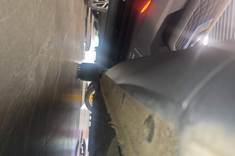 Used Hongqi HS5 2022 Revised Version 2.0T Smart Connect Flagship Edition Left Side Sill