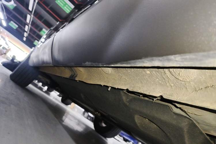 Used Hongqi HS5 2022 Revised Version 2.0T Smart Connect Flagship Edition Left Side Sill