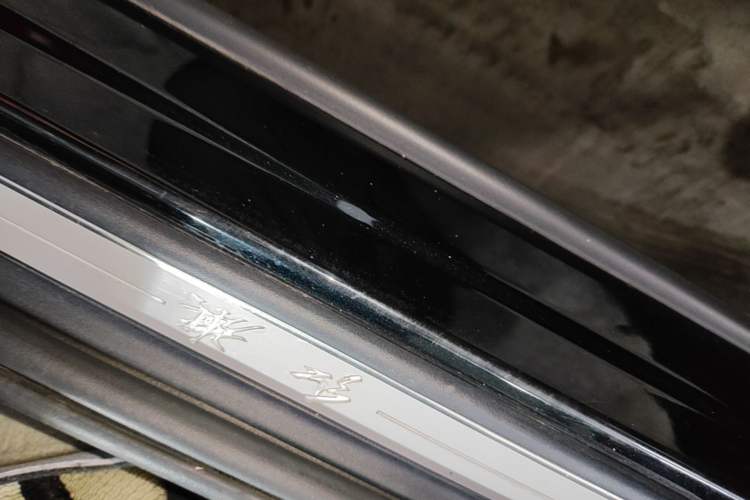 Used Hongqi HS5 2022 Revised Version 2.0T Smart Connect Flagship Edition Left Side Sill