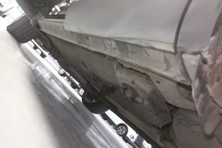 Used Hongqi HS5 2022 2.0T Smart Connect Flagship All-Wheel-Drive Version Left Side Sill