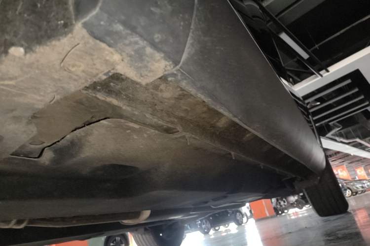 Used Hongqi HS5 2022 Revised Version 2.0T Smart Connect Flagship Edition Left Side Sill
