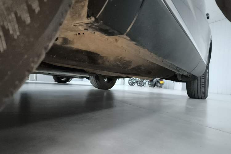 Used Hongqi HS5 2022 Revised Version 2.0T Smart Connect Flagship Edition Left Side Sill