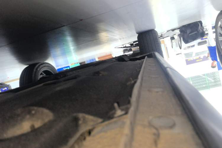 Used Hongqi HS5 2022 Revised Version 2.0T Smart Connect Flagship Edition Left Side Sill