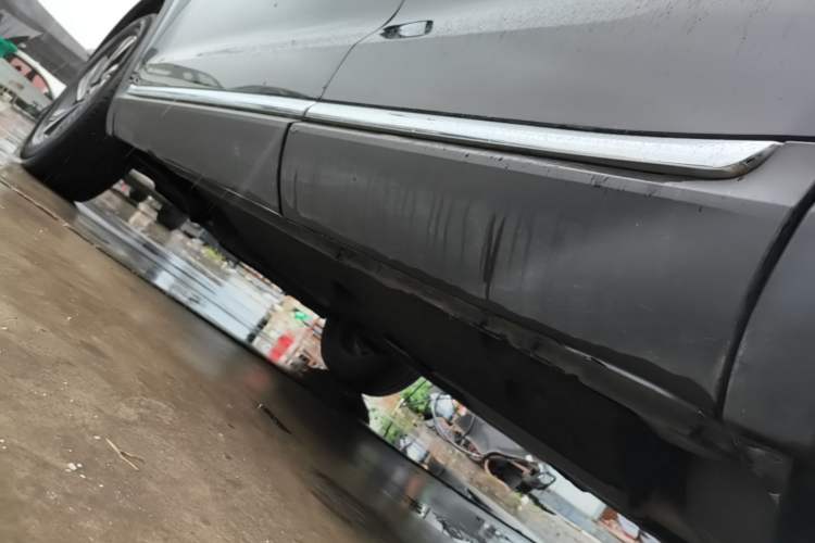 Used Hongqi HS5 2022 Revised Version 2.0T Smart Connect Flagship Edition Left Side Sill