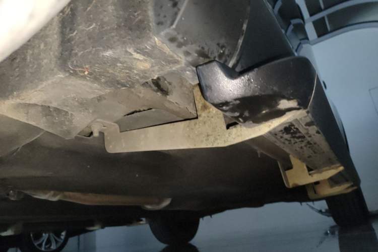 Used Hongqi HS5 2022 Revised Version 2.0T Smart Connect Flagship Edition Left Side Sill