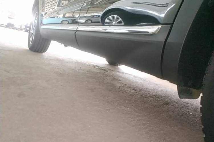 Used Hongqi HS5 2022 Revised Version 2.0T Smart Connect Flagship Edition Left Side Sill