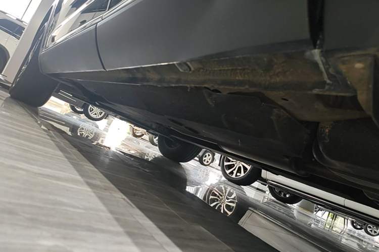 Used Hongqi HS5 2022 Revised Version 2.0T Smart Connect Flagship Edition Left Side Sill