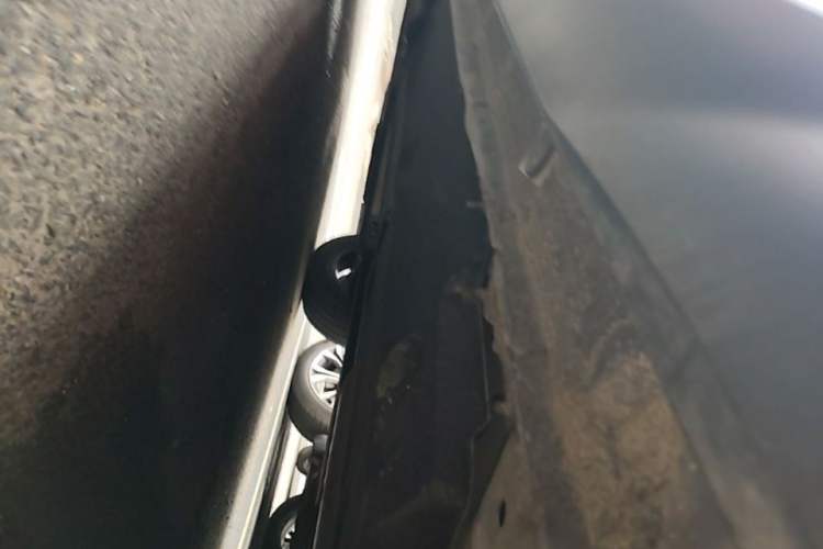 Used Hongqi HS5 2022 Revised Version 2.0T Smart Connect Flagship Edition Left Side Sill