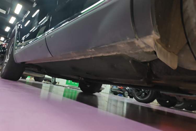 Used Hongqi HS5 2022 Revised Version 2.0T Smart Connect Flagship Edition Left Side Sill
