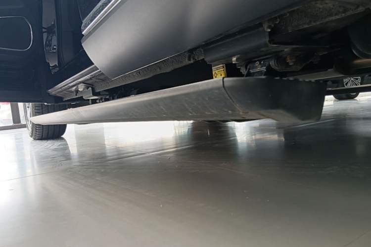 Used Hongqi HS5 2022 Revised Version 2.0T Smart Connect Flagship Edition Left Side Sill