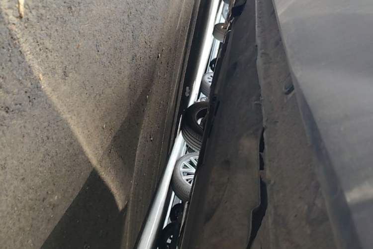 Used Hongqi HS5 2022 Revised Version 2.0T Smart Connect Flagship Edition Left Side Sill