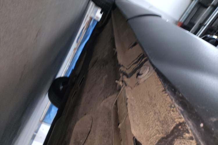 Used Hongqi HS5 2022 Revised Version 2.0T Smart Connect Flagship Edition Left Side Sill