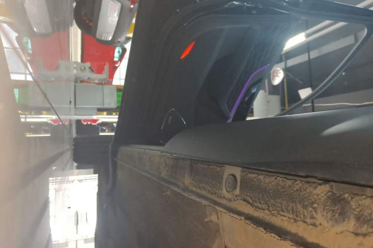 Used Hongqi HS5 2022 Revised Version 2.0T Smart Connect Flagship Edition Left Side Sill