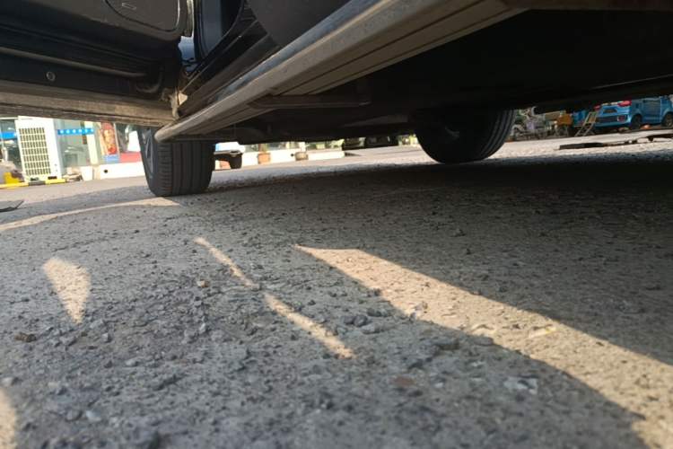 Used Hongqi HS5 2022 Revised Version 2.0T Smart Connect Flagship Edition Left Side Sill