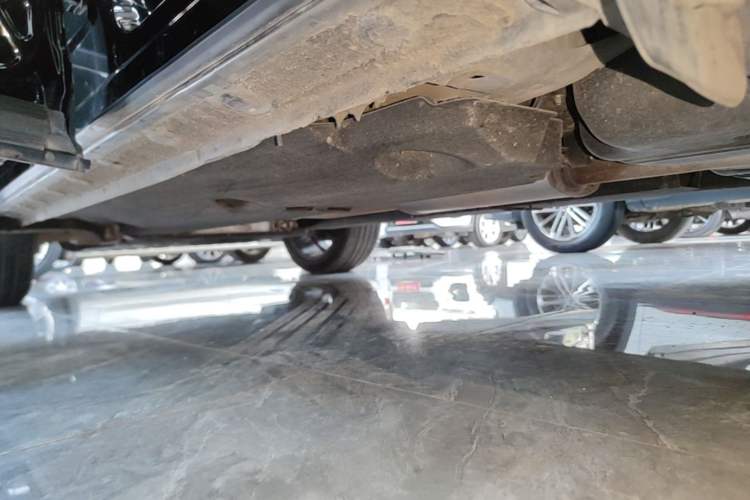 Used Hongqi HS5 2022 Facelifted Version 2.0T Smart Connect Flagship All-Wheel-Drive Edition Left Side Sill