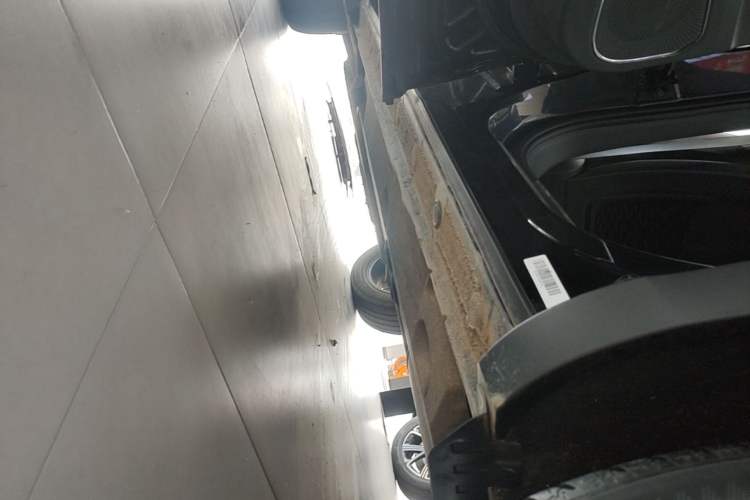 Used Hongqi HS5 2022 Revised Version 2.0T Smart Connect Flagship Edition Left Side Sill