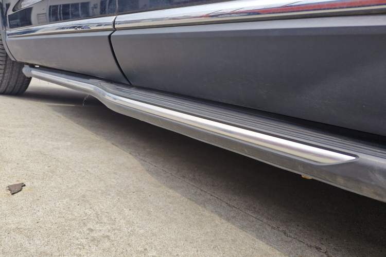 Used Hongqi HS5 2022 Revised Version 2.0T Smart Connect Flagship Edition Left Side Sill
