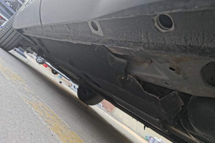 Used Hongqi HS5 2022 Revised Version 2.0T Smart Connect Flagship Edition Left Side Sill