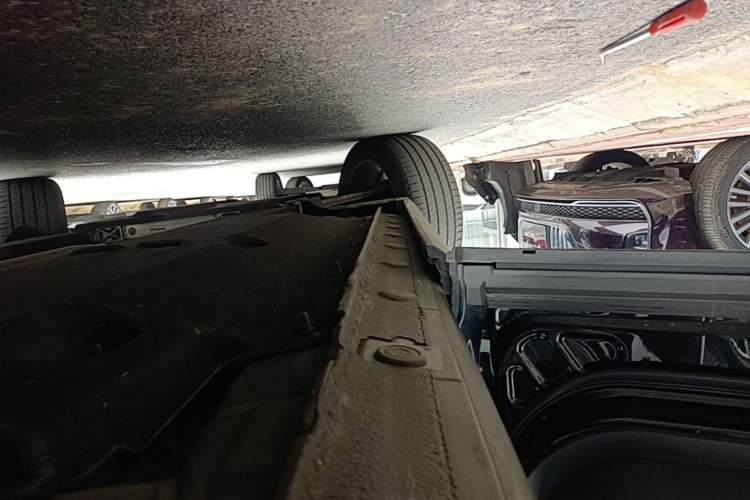 Used Hongqi HS5 2022 2.0T Smart Connect Flagship Edition Left Side Sill