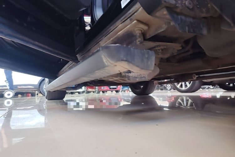 Used Hongqi HS5 2022 Facelifted Version 2.0T Smart Connect Flagship All-Wheel-Drive Edition Left Side Sill