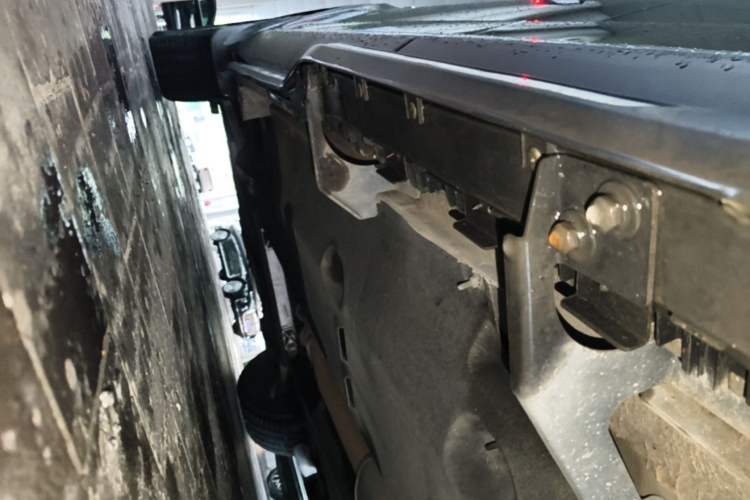 Used Hongqi HS5 2022 Revised Version 2.0T Smart Connect Flagship Edition Left Side Sill