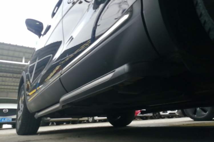 Used Hongqi HS5 2022 Revised Version 2.0T Smart Connect Flagship Edition Left Side Sill