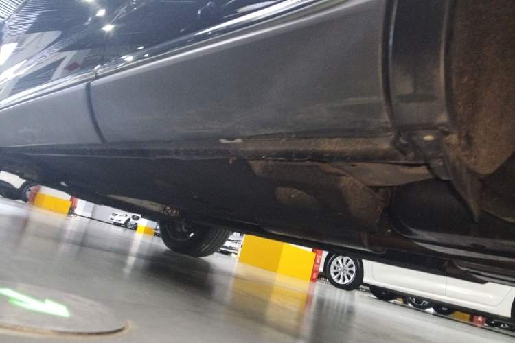 Used Hongqi HS5 2022 Facelifted Version 2.0T Smart Connect Flagship All-Wheel-Drive Edition Left Side Sill