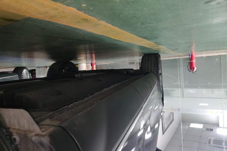 Used Hongqi HS5 2022 Facelifted Version 2.0T Smart Connect Flagship All-Wheel-Drive Edition Left Side Sill