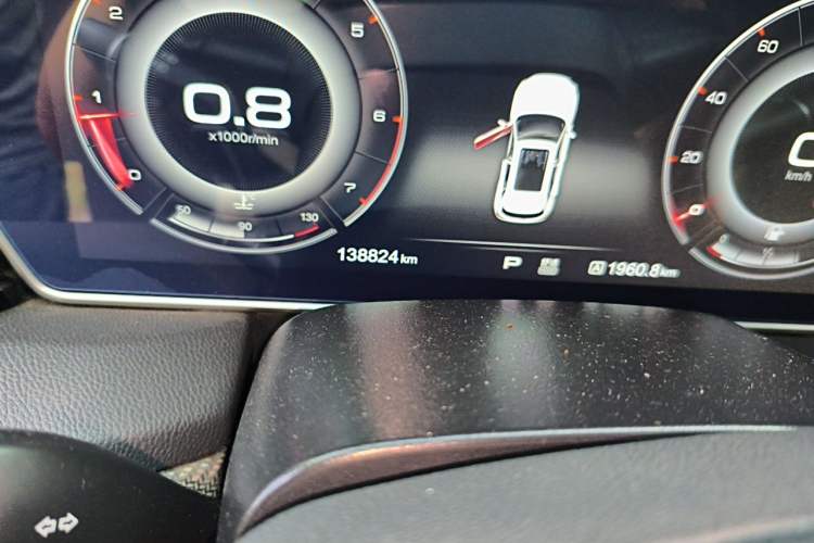 Used Hongqi HS5 2022 2.0T Smart Connect Flagship Edition Odometer Close Up