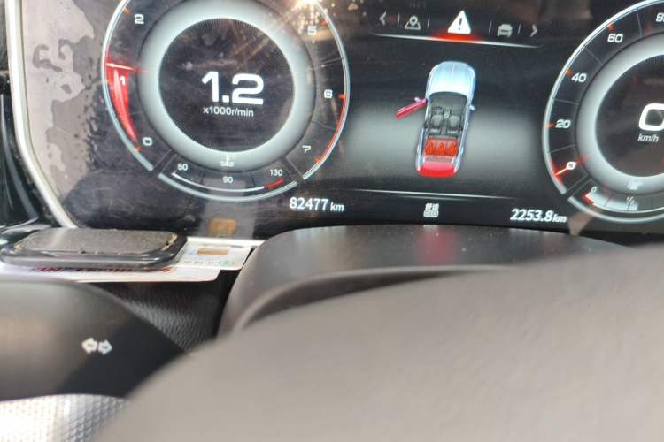 Used Hongqi HS5 2022 2.0T Smart Connect Flagship Edition Odometer Close Up