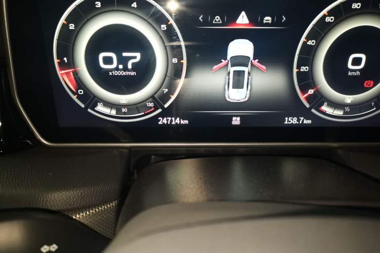 Used Hongqi HS5 2022 Facelifted Version 2.0T Smart Connect Flagship All-Wheel-Drive Edition Odometer Close Up