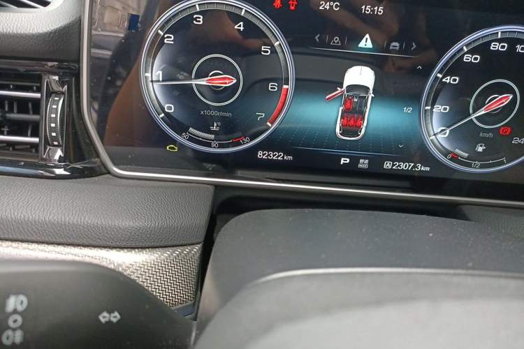 Used Hongqi HS5 2022 2.0T Smart Connect Flagship Edition Odometer Close Up