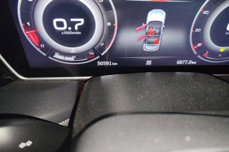 Used Hongqi HS5 2022 2.0T Smart Connect Flagship Edition Odometer Close Up