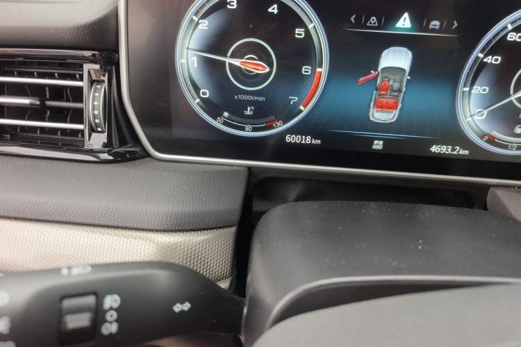 Used Hongqi HS5 2022 Revised Version 2.0T Smart Connect Flagship Edition Odometer Close Up