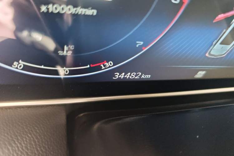 Used Hongqi HS5 2022 Facelifted Version 2.0T Smart Connect Flagship All-Wheel-Drive Edition Odometer Close Up