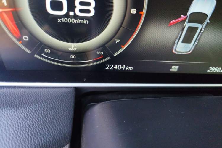 Used Hongqi HS5 2022 2.0T Smart Connect Flagship Edition Odometer Close Up