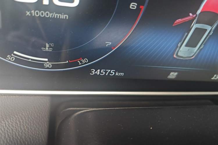 Used Hongqi HS5 2022 Facelifted Version 2.0T Smart Connect Flagship All-Wheel-Drive Edition Odometer Close Up