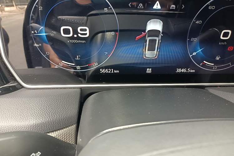 Used Hongqi HS5 2022 2.0T Smart Connect Flagship All-Wheel-Drive Version Odometer Close Up