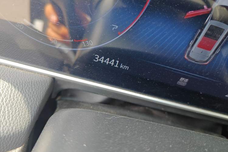 Used Hongqi HS5 2022 Revised Version 2.0T Smart Connect Flagship Edition Odometer Close Up